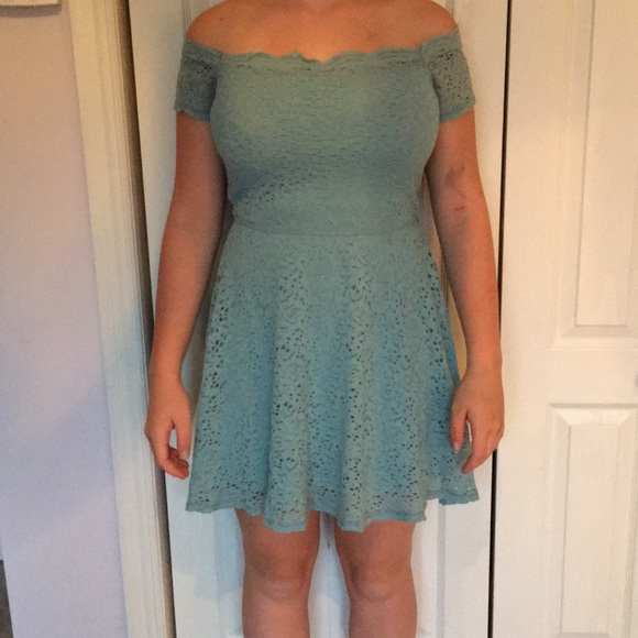 hollister off the shoulder dress